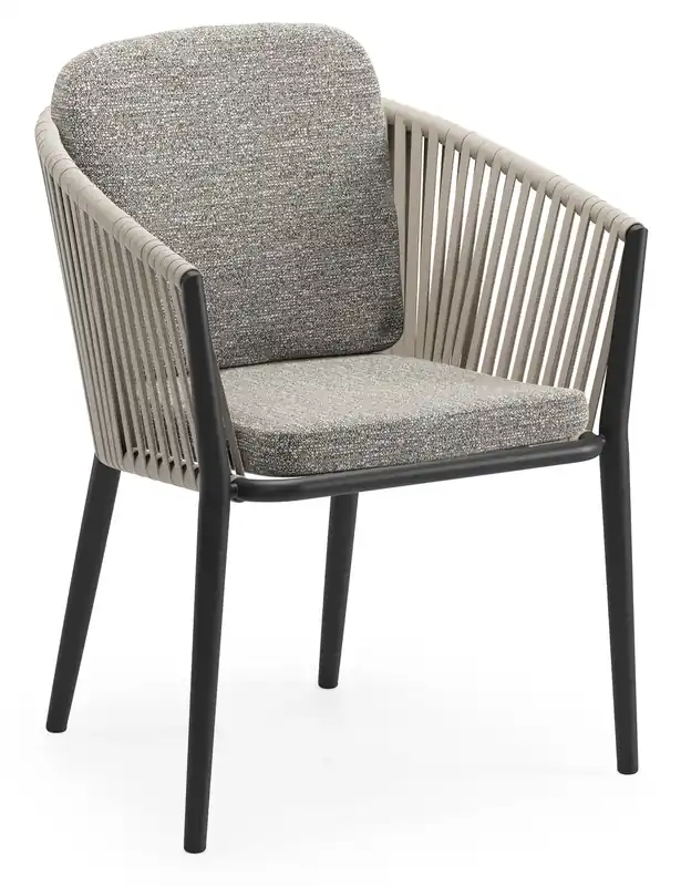 Orso tuinstoel in zwart aluminium en beige verticaal geweven vlakke rope met luxe zitkussen in All Weather Sunbrella® Luxe Tundra Pepper Hoge Kwaliteit