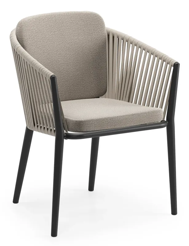 Meest Verkocht Orso tuinstoel in zwart aluminium en beige verticaal geweven vlakke rope met zitkussen in All Weather Sunbrella® Luxe Savane Coconut