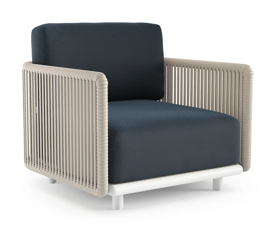Organo loungestoel in wit aluminium en beige verticaal geweven luxe vlakke rope met heritage indigo all weather Sunbrella® luxe kussen Seizoensaanbieding