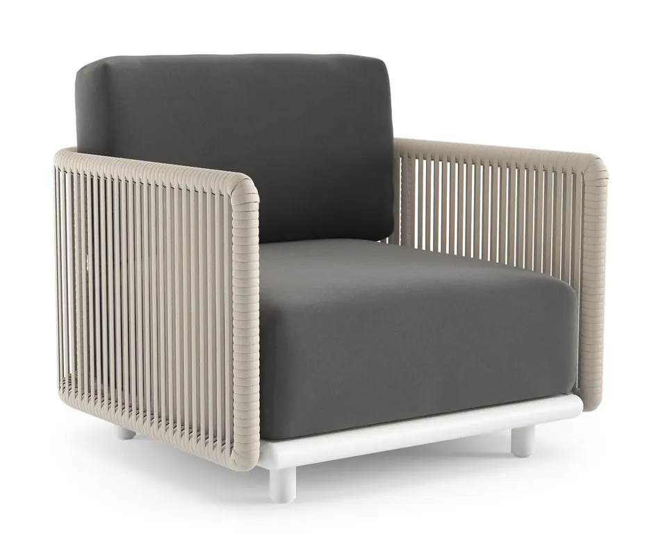 Koopje Organo loungestoel in wit aluminium en beige verticaal geweven luxe vlakke rope met natte charcoal chine all weather Sunbrella® luxe kussen