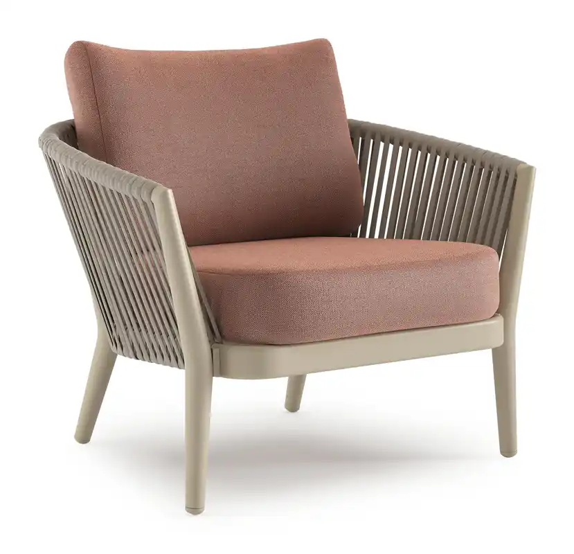 Orso loungestoel in beige aluminium en beige verticaal geweven luxe vlakke rope met Savane Rust all weather sunbrella® luxe kussen Laatste Versie