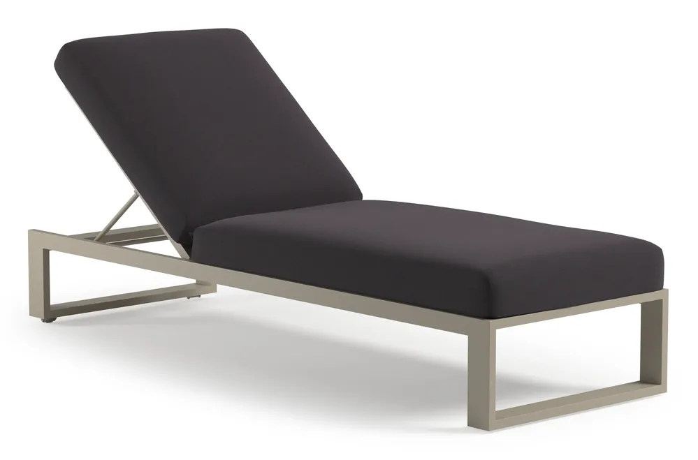 Verato verstelbaar ligbed in beige aluminium met tundra red all weather sunbrella® luxe kussen Voordeelprijs