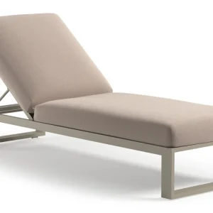 Voordeelprijs Verato verstelbaar ligbed in beige aluminium met wander pilat all weather sunbrella® luxe kussen