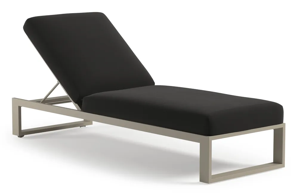 Verato verstelbaar ligbed in beige aluminium met natte sooty all weather sunbrella® luxe kussen Finale Uitverkoop