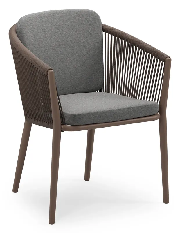 Orso stapelbare tuinstoel in taupe aluminium en taupe verticaal geweven ronde rope met stoelkussen in All Weather Sunbrella® Luxe Heritage Slate Rechtstreeks Van De Fabrikant