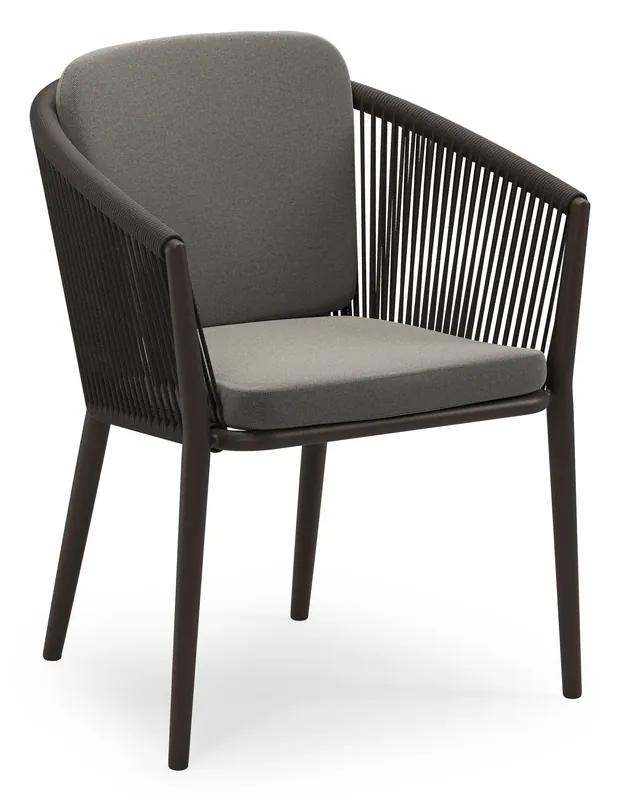 Lage Prijs Orso stapelbare tuinstoel in donkerbruin aluminium en donkerbruin verticaal geweven ronde rope met stoelkussen in All Weather Sunbrella® Luxe Natte Dark Taupe