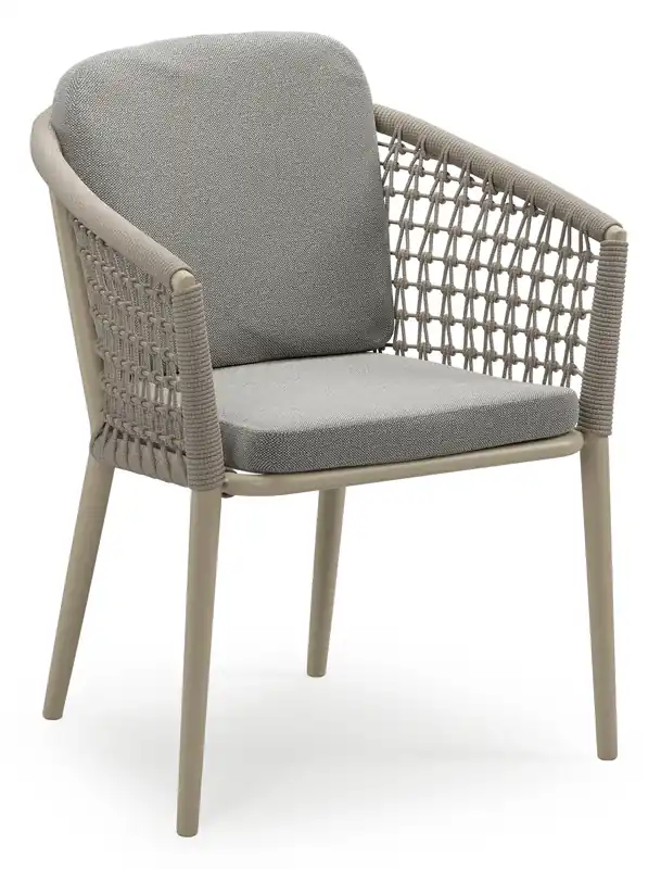 Bestseller Orso stapelbare tuinstoel in beige aluminium en beige visnet geweven ronde rope met stoelkussen in All Weather Sunbrella® Luxe Savane Zinc