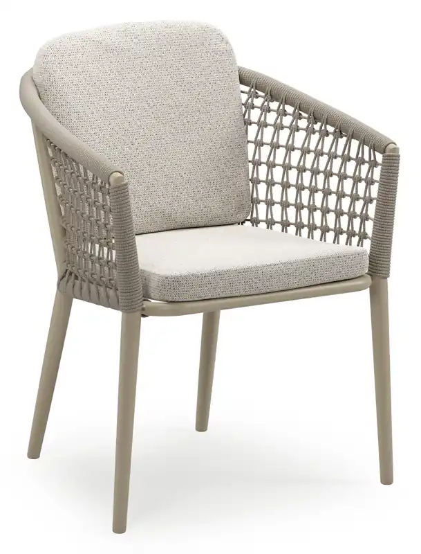 Op = Op Orso stapelbare tuinstoel in beige aluminium en beige visnet geweven ronde rope met stoelkussen in All Weather Solica Firenze Natural