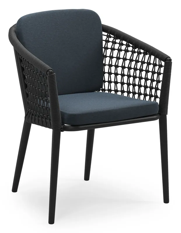 Orso stapelbare tuinstoel in zwart aluminium en zwart visnet geweven ronde rope met stoelkussen in All Weather Sunbrella® Luxe Heritage Indigo Laatste Kans