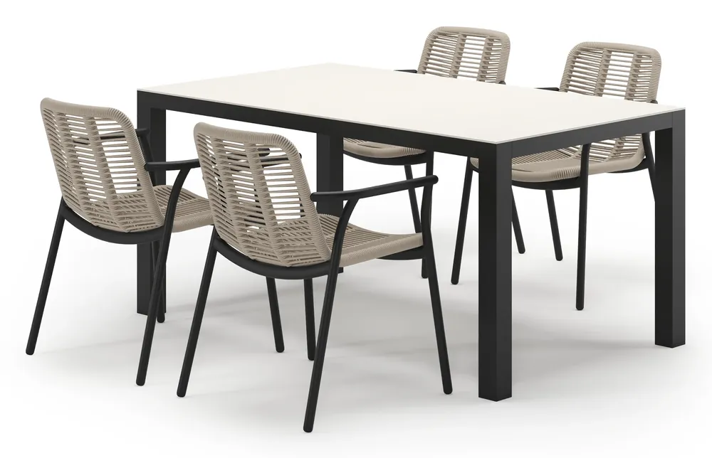 Gratis Retour Varese tuinset in zwart aluminium en crema minerale sintered stone met 4 stapelbare Berga tuinstoelen